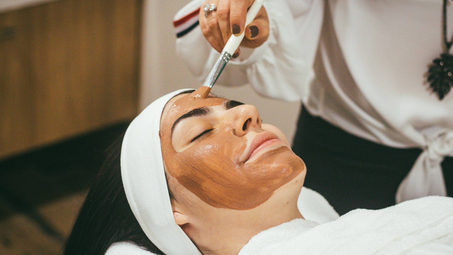 Gezichtsbehandeling in de salon